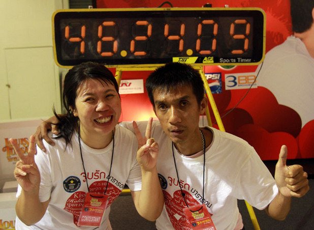 Най-дългата целувка на света

Тайванската двойка Екачай и Лаксана Тиранарат успяват да се впишат в рекордите на Гинес с целувка, продължила 46 часа, 24 минути и 9 секунди