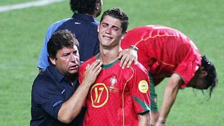 На предишното голямо първенство обаче Кристиано претърпя и най-лошия момент в кариерата си, след като домакинът Португалия отстъпи на сензацията Гърция на финала на Евро 2004.