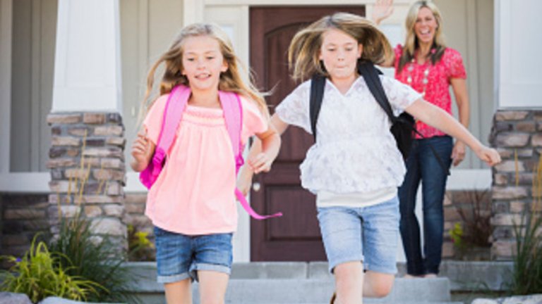 Тя обича децата си, но предпочита да не й се мотаят в краката денонощно.