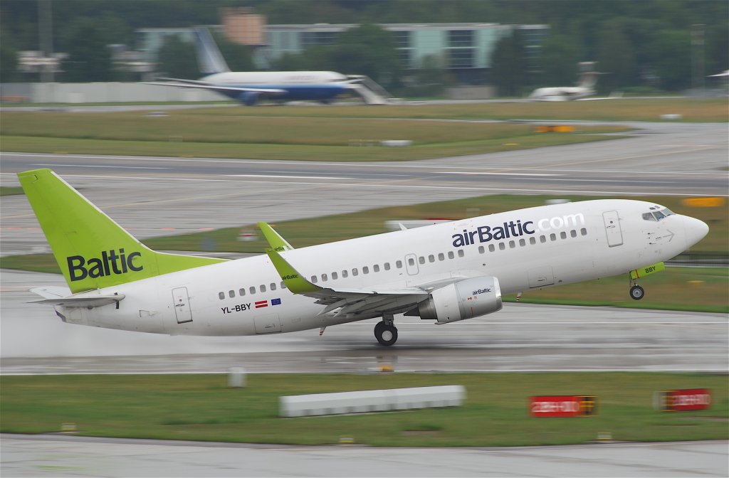 Air_Baltic_Boeing_737-36Q;_YL-BBY@ZRH;27.05.2011_598cy_(5774765489)