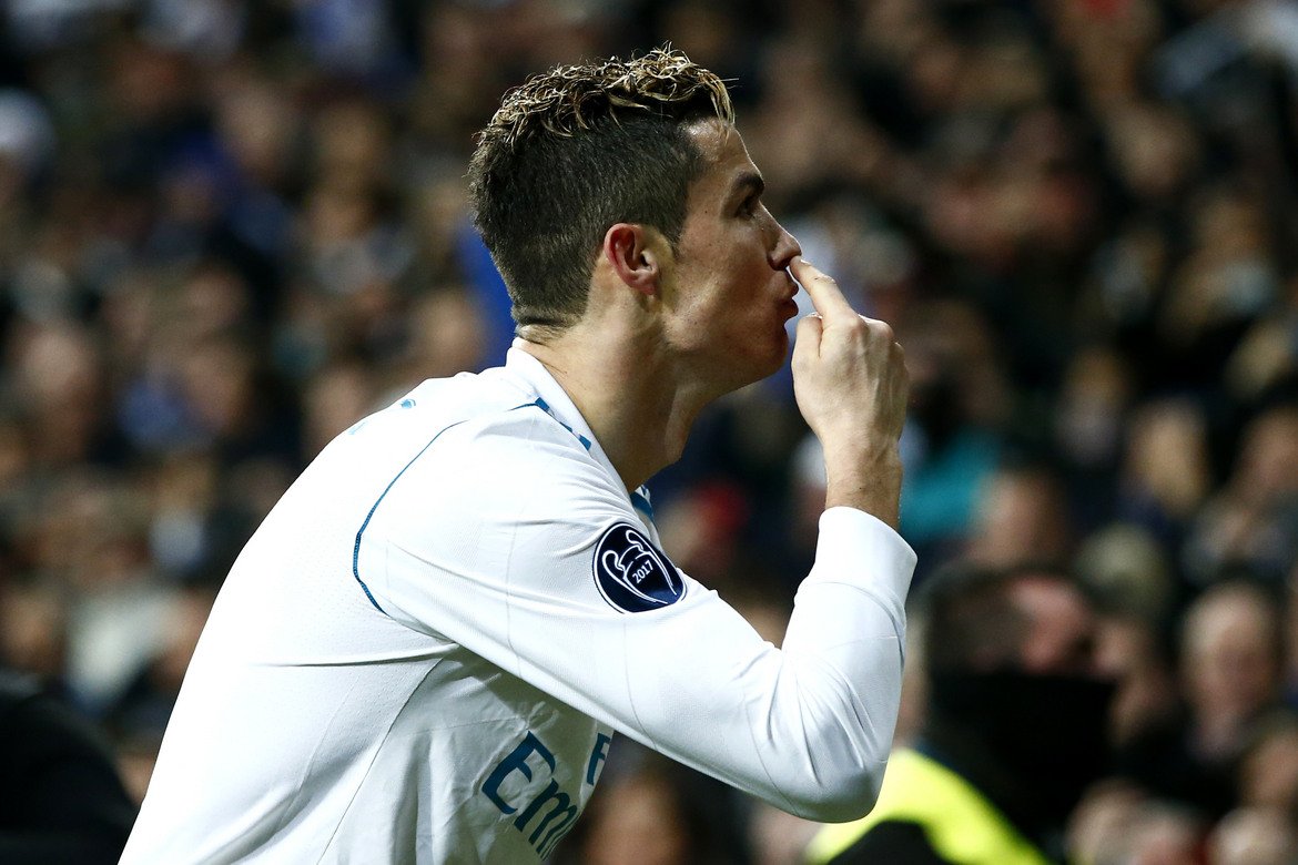 Централен нападател: Кристиано Роналдо, Реал Мадрид - 10 т.
Роналдо вкара нови два гола и отново бе лидерът на Реал.
