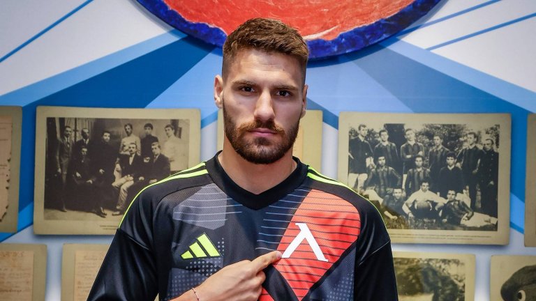 Левски представи официално новия си вратар