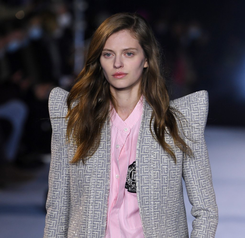 Подплънки и мега подплънкиЕдна легенда от 80-те се завръща – подплънките и още по-големите и пищни подплънки. Те придават на женския силует малко непропорционален вид, но пък са интересни, различни и едва ли мнозина ще се осмелят да ги носят.