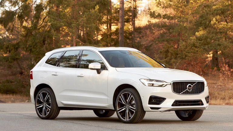 Премиерата на щанда на Volvo ще бъде новото второ поколение на кросоувъра XC60, който впечатлява с атлетичен силует, луксозен скандинавски интериор, функционален салон и богата гама мощни, но екологични двигатели. Новото попълнение при шведите има всички качества да се пребори със силната конкуренция в премиум сегмента. Луксът в салона е подчертан от комбинацията на фино дърво и алуминий, а показанията на уредите се изписват на 12,3-инчов дисплей с течни кристали, като данните могат да бъдат проектирани и върху предното стъкло. Аудиосистемата от Bowers & Wilkins осигурява кристален звук, а предните седалки са меки и удобни, с функции за отопление, охлаждане и дори масаж.