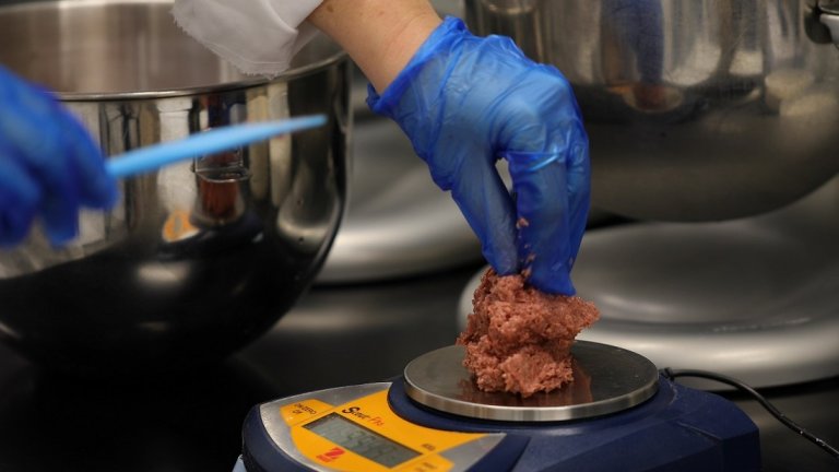 Beyond Meat обаче не са единствените с подобни разработки. Интересът към заместителите на месото води до появата и на други подобни компании като Impossible Meat и Moving Mountains.