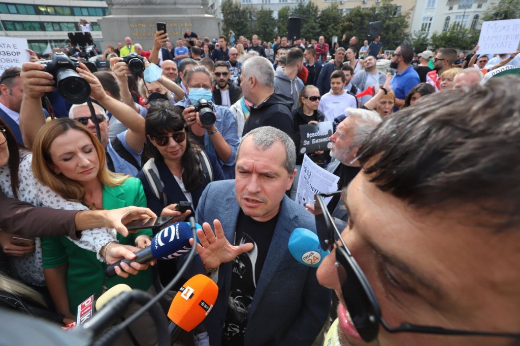 Собственици на заведения протестираха в София срещу новите мерки