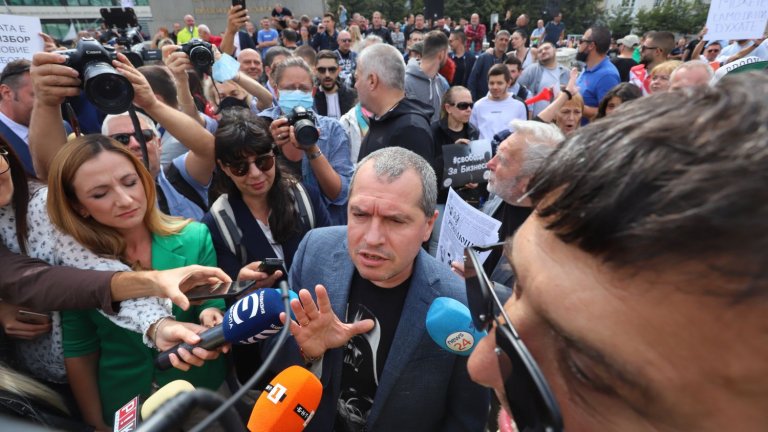 Собственици на заведения протестираха в София срещу новите мерки