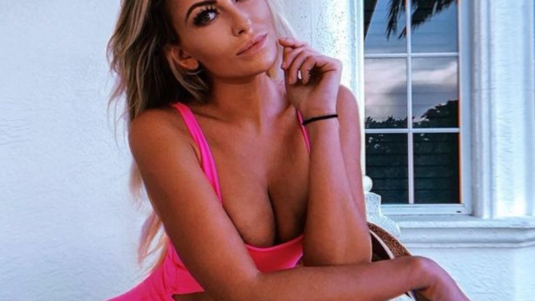 Дъстин Джонсън - Паулина Грецки
Бившият №1 в света излиза с дъщерята на прочутия хокеист Уейн Грецки - Паулина. Тя има близо 750 холяди последователи в Instagram и се изявява като модел. Наскоро се заговори, че са разделени, но това се оказа слух.