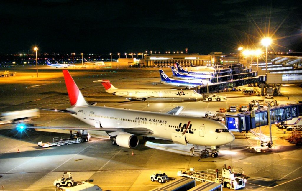 JAL__ANA_-_Chubu_International_Airport