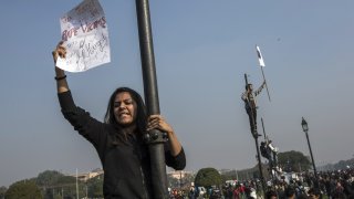 Индия продължава да има твърде голям проблем със сексуалното насилие - през 2020 г. властите в страната са регистрирали цели 28 046 случая на изнасилване - или близо 77 случая на ден. Според активисти реалността е дори по-страшна...