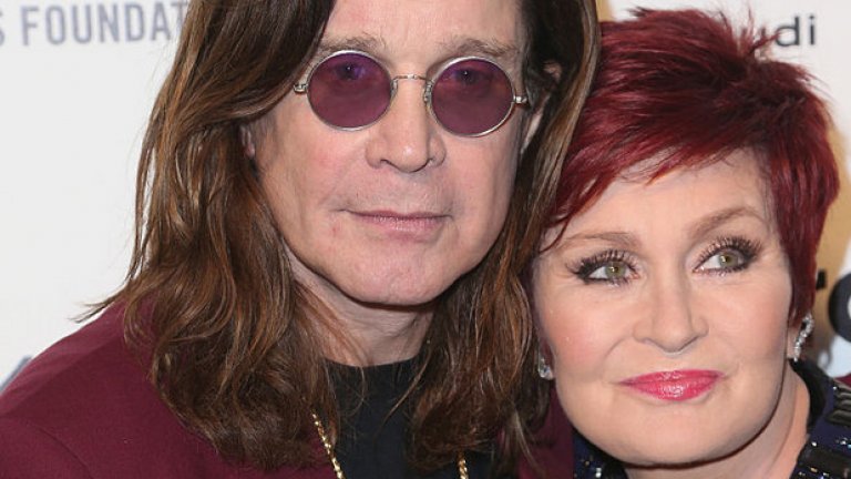 Причината за раздялата между двамата е, че фронтменът на Black Sabbath изневерил с фризьорка. Ози и Шарън Озбърн са заедно от 33 години и станаха медийно известни като семейство "Озбърн" чрез собствено реалити-шоу