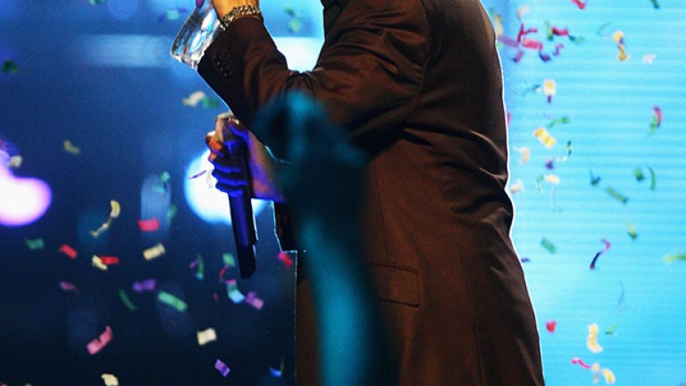 Шестте авторски песни и деветте кавъра в Symphonica са взети от едноименното турне на Майкъл през периода 2011-2012 г.