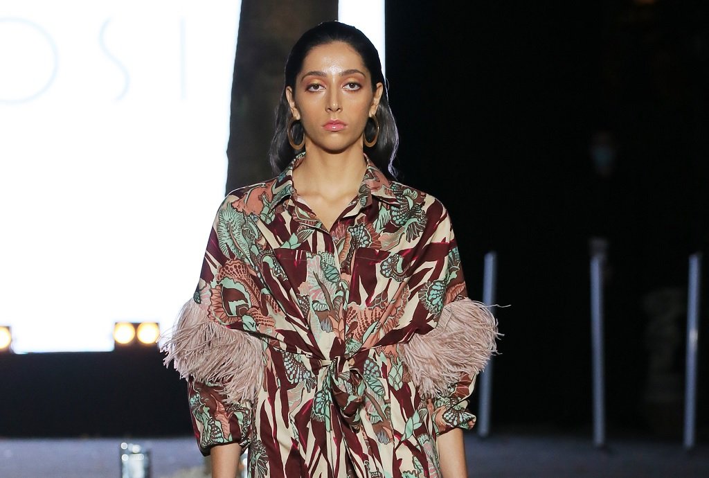 Ресните отново са на мода 
Не че нямаше ресни и в предишните сезони или че не сме виждали ту да залязват, ту отново да се връщат. Но акцент върху тях тази есен определено ще има - за това вече се убедихме от моделите на Габриела Хърст, Джил Зандер и Bottega Veneta, които ги поставиха както на триоктажни бодита, така и на връхни дрехи като палта и якета.