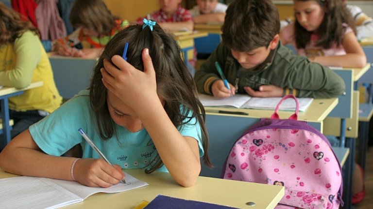 Българските ученици, особено в началното училище, съвсем не се претоварват