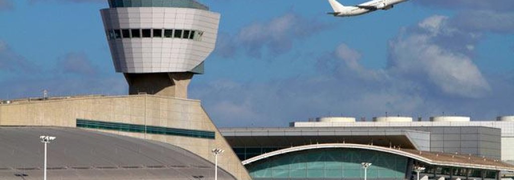 gty_miami_airport_nt_121022_wmain