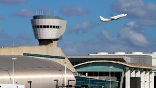 gty_miami_airport_nt_121022_wmain