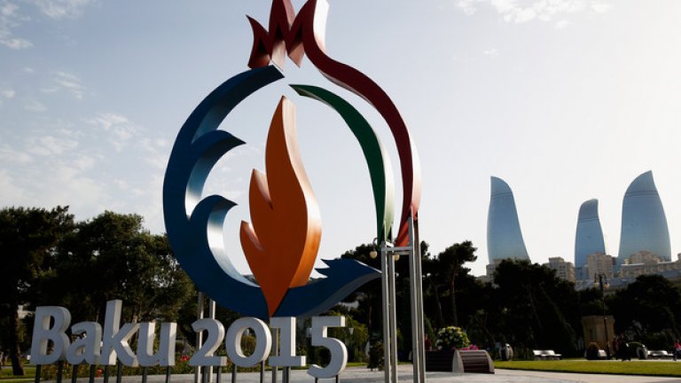 Входът към обектите на Европейските игри е покрай огромната емблема на Баку 2015.