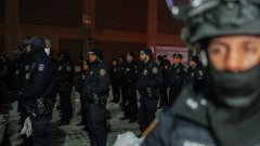 Освен това е установено, че мъжът първи е открил огън по службите