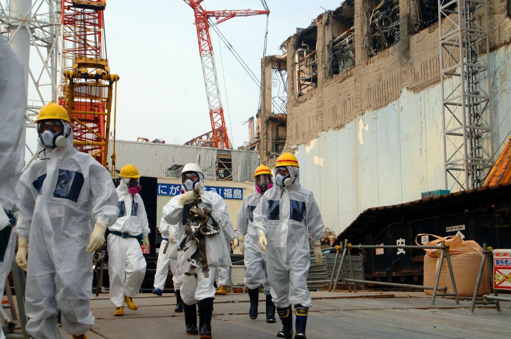IAEA_Experts_at_Fukushima_(02813336)