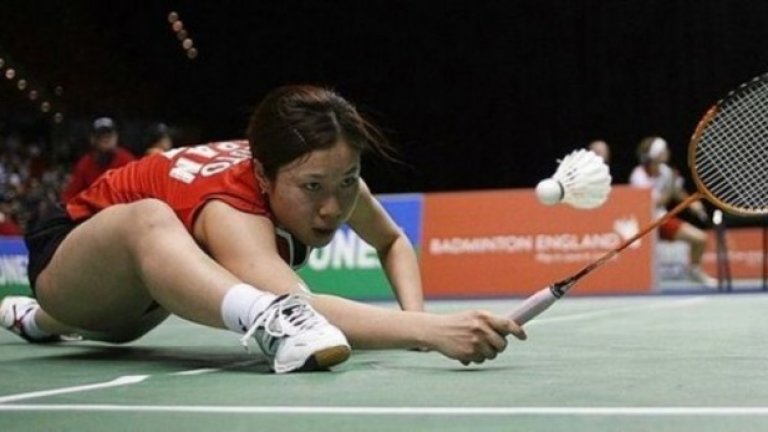 Бадминтон
Тук физическите натоварвания са жестоки, играчите трябва да са много подвижни и съобразителни, а всяко разиграване е съчетано с много адреналин. Но явно има начин битката за всяка точка да стане още по-вълнуваща.