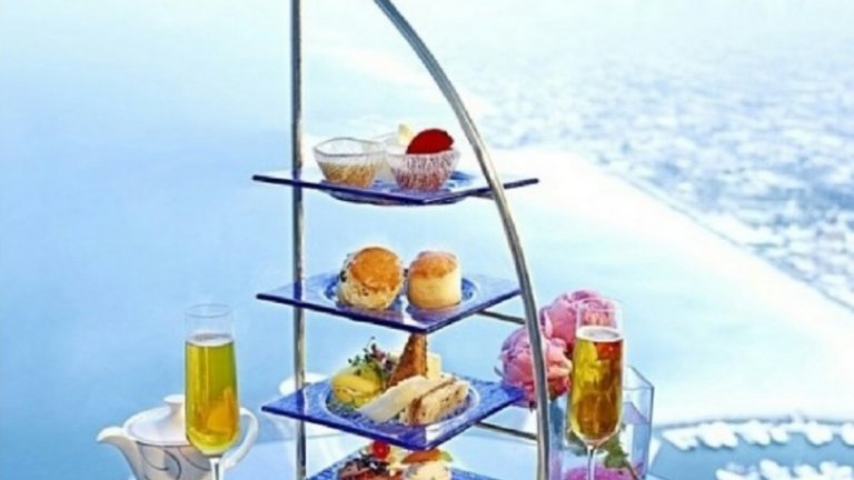 Луксозен десерт във формата на Бурж ал-Араб