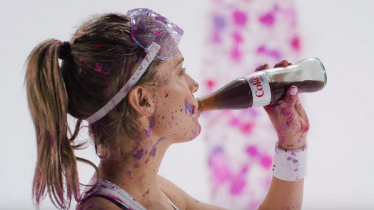 Заслужена глътка след добре свършената работа.