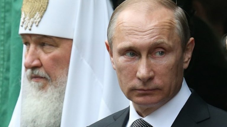 Разрешавайки срещата между папата и патриарха да се състои - а не бива да има никакво съмнение, че Путин е дал благословията си - руският президент търси религиозно признание и политическа популярност
