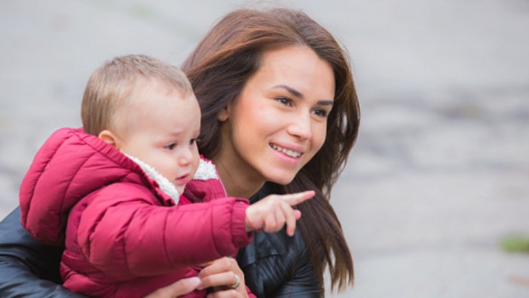 С бебе, но без брак, с диплома, но с по-ниска заплата от мъжа си