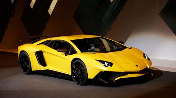 Lamborghini Aventador SV също ще направи премиера в Женева.