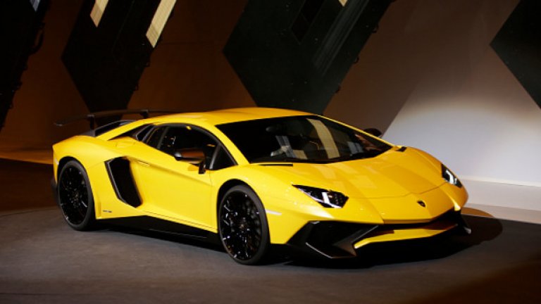 Lamborghini Aventador SV също ще направи премиера в Женева.