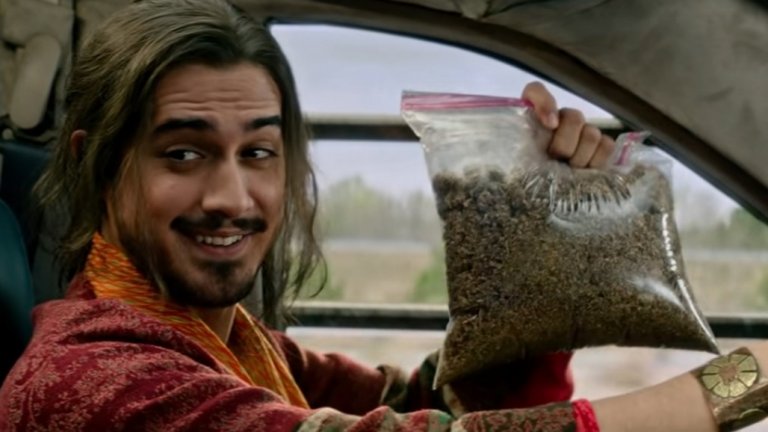 Сред новите попълнения е и Аван Джогия, чийто персонаж Бъркли е от онзи тип хора, за които пакет трева е решение на проблема със зомбитата.