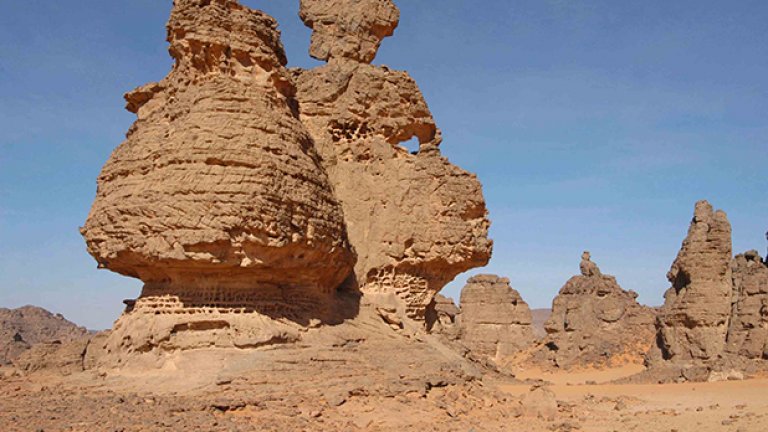 Слънцето, вятърът, горещината и студът са изваяли причудливи форми в скалите на Джебел Акакус.