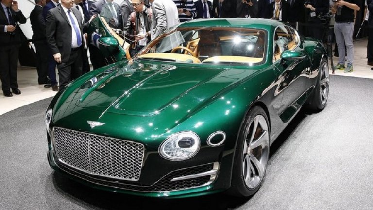 Bentley EXP 10 Speed 6
Престижът на Bentley е неоспорим, но моделите на марката са внушителни и консервативни. Това скоро може да се промени ако концептуалният EXP 10 Speed 6 стигне до серийно производство. Прототипът показа и тенденциите в развитието на дизайна на Bentley, а част от елементите по него са произведени с помощта на 3D принтер – като радиаторната решетка и дръжките на вратите. Bentley навлиза в нов свят.