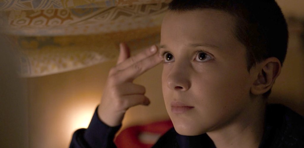ТВ СЕРИАЛИ:
1. \"Stranger Things\" - историята на малката 11 и света, в който се преплитат реалност и свръхестествено, излезе от клишето на телевизията в последните години, като вместо кръв и секс, предложи разказ за приятелството.