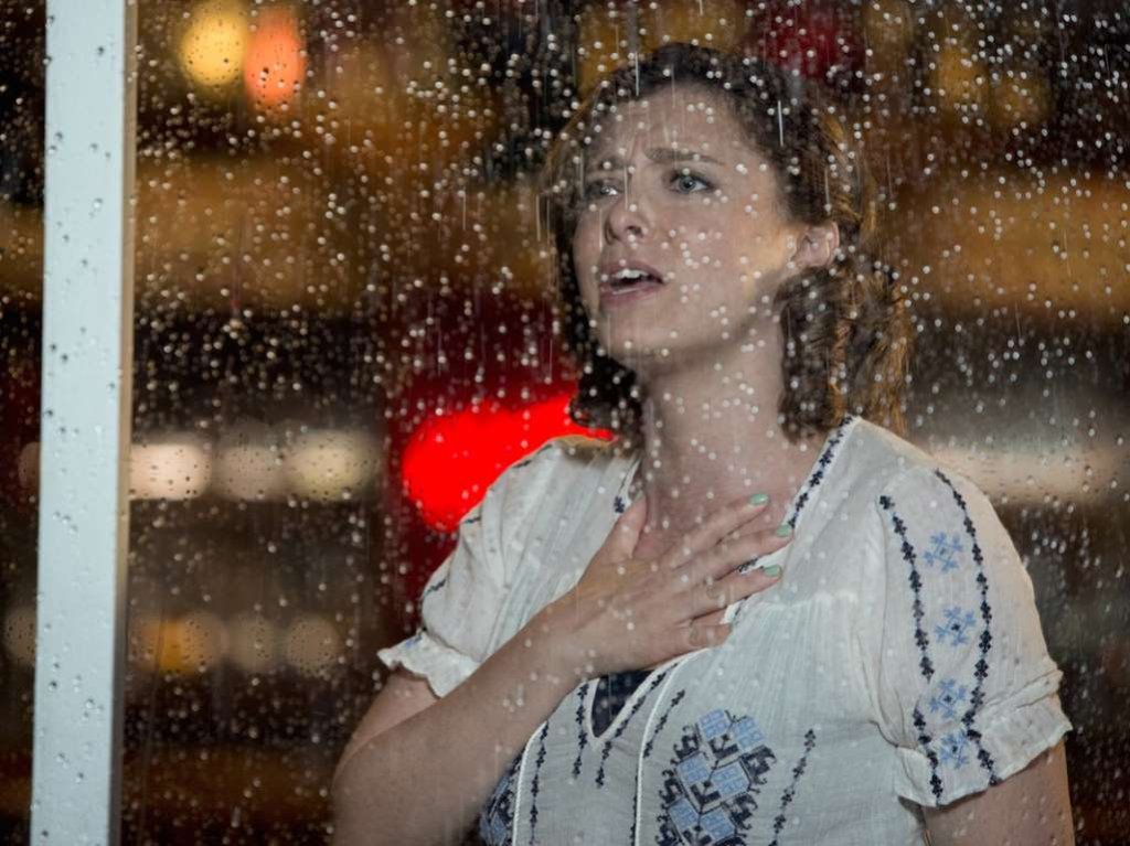 „Crazy Ex-Girlfriend“ (CW) 
Забавен е, критиците го обожават, журитата на конкурсите го обожават, а никой не го гледа. Вие трябва да го гледате. 