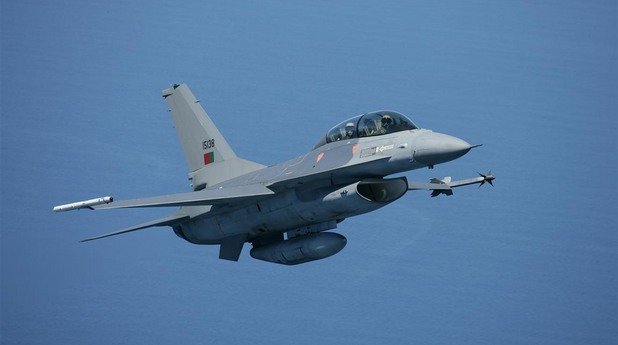 През 2012 – 2013 г. възможността да се купят употребявани F-16MLU от Португалия беше факт. В крайна сметка с машините се сдоби Румъния. Те обаче не са единствения изтребител, подходящ за нашите ВВС, вижте между какво още може да избира България в следващите снимки