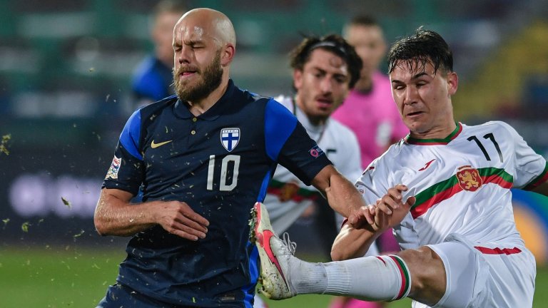 Националите получиха две дузпи, но записаха нова загуба