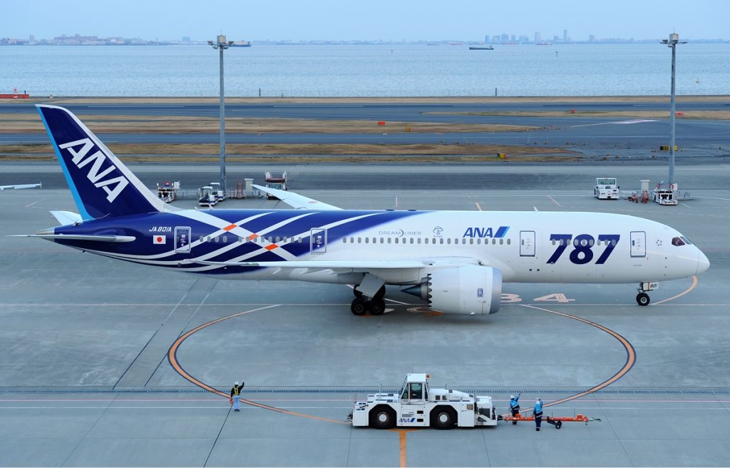 All_Nippon_Airways_Boeing_787-881_HND_Aoki