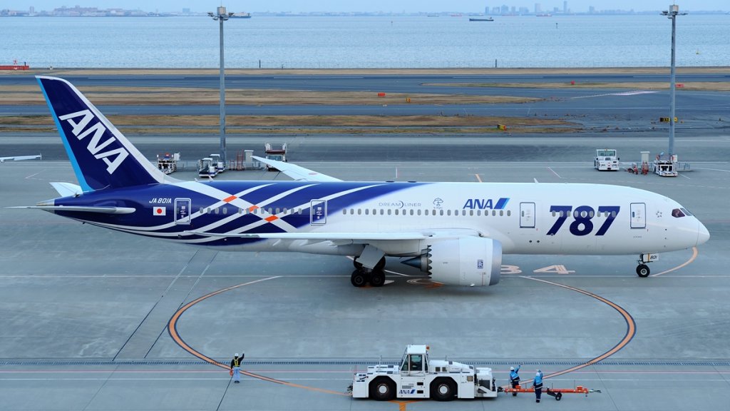 All_Nippon_Airways_Boeing_787-881_HND_Aoki