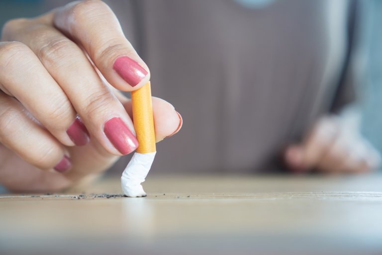 Британското правителство смята, че ограничаването на тютюнопушенето в по-общ план ще доведе и до финансови ползи за страната - по-малко пушачи означават по-малко заболявания, а това ще доведе до по-малко разходи за здравеопазване и по-висока производителност на труда.