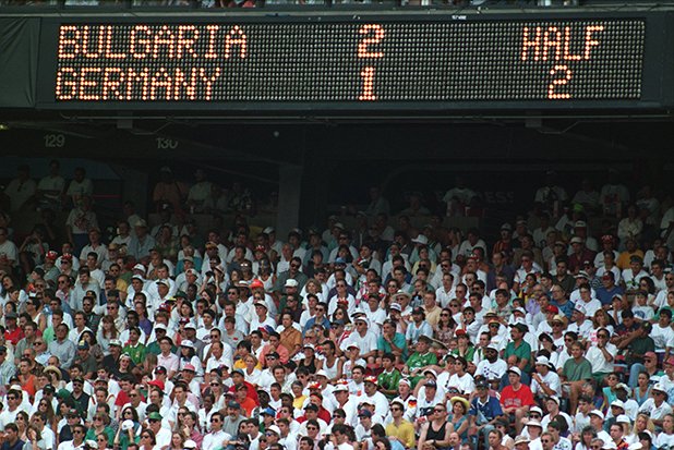 Таблото на "Джайънтс Стейдиъм" остава завинаги в историята на българския футбол: 2:1 над Германия!