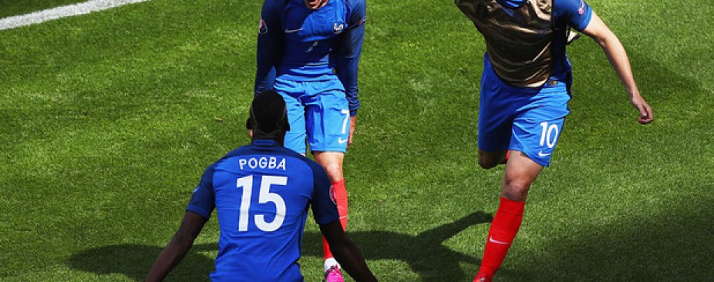 Антоан Гризман отбеляза и двата гола за обрата на Франция срещу Ейре и прати „петлите” на 1/4-финалите