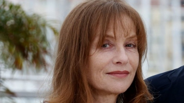 Elle
Адски много време мина, откакто Пол Верховен не е правил някой от своите превърнали се в запазена марка трилъри. Режисьорът на "Стриптизьорки" и "Първичен инстинкт" изненадва с най-новия си проект, в който нетрадиционно се събира с Изабел Юпер. Любимката на Михаел Ханеке играе жена, преследвана от неизвестен убиец, която обаче обръща ситуацията и започва да го следи. Феновете на хичкоковия психосексуален стил би трябвало да очакват с нетърпение този филм и като се има предвид, че той е първият френскоезичен на Верховен, фестивалният дебют изглежда доста възможен