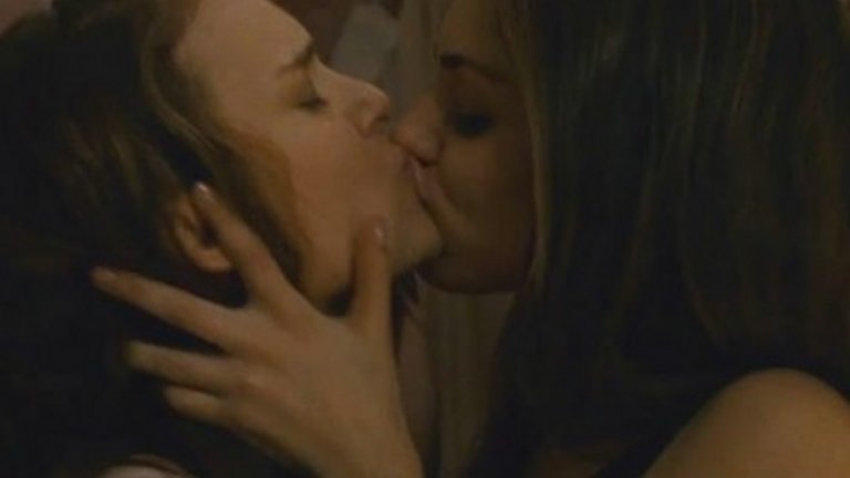 Да не забравяме също, че този филм даде на света и сцената, в която героините на Мила и Натали Портман правят секс. Благодарим, Аронофски!
