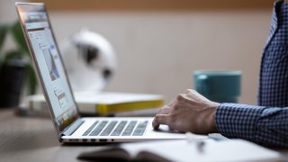 Ще има преходен период от 9 юни до 27 юли, като до публикуване на пълната функционалност на новия портал, потребителите ще могат да заявяват електронни услуги единствено чрез сега действащите интернет страници brra.bg и icadastre.bg