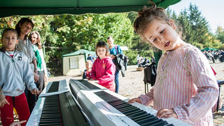 През очите на необременените