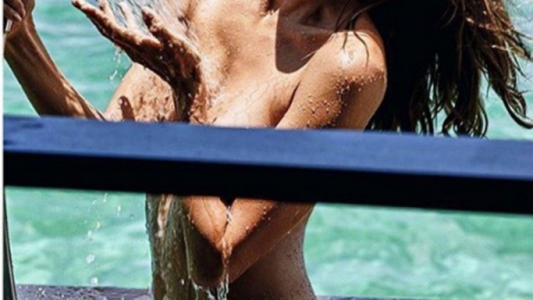 Бразилската моделка, актриса и международно признат сексимвол Алесандра Амброзио има две деца от бизнесмена Джейми Мазур.