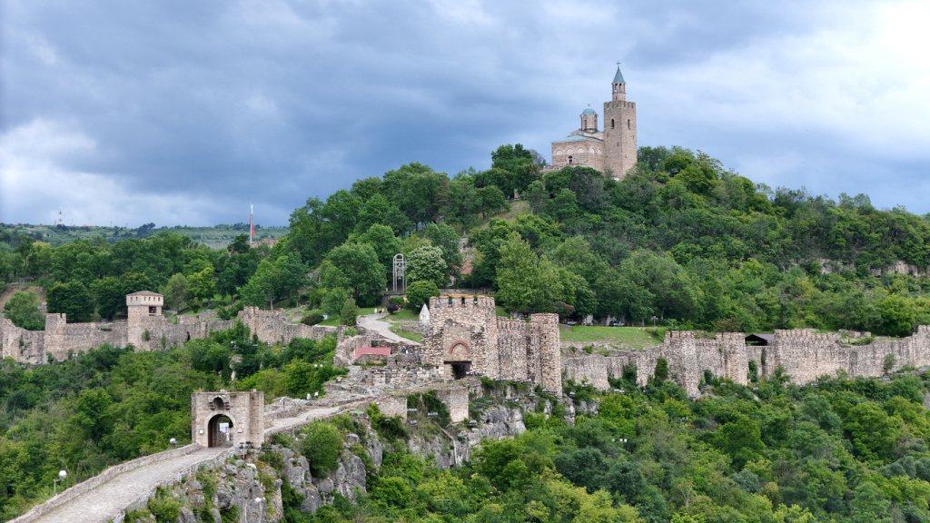 Първото и Второто търновско въстание - опити за възстановяване на българската държавност