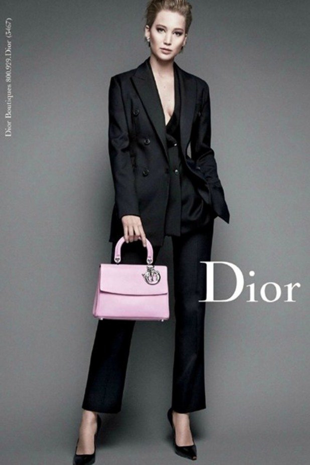 ЧЕТИРИ е броят на рекламните кампании, които Лорънс засне за Dior, откакто стана лице на Miss Dior за 2012-та година. Тя е един от най-добрите посланици на марката, като носи дрехи на Dior на почти всяко голямо събитие, което посещава