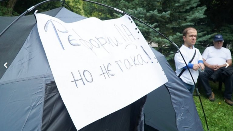 Социалното министерство ще работи и през август заради протестите